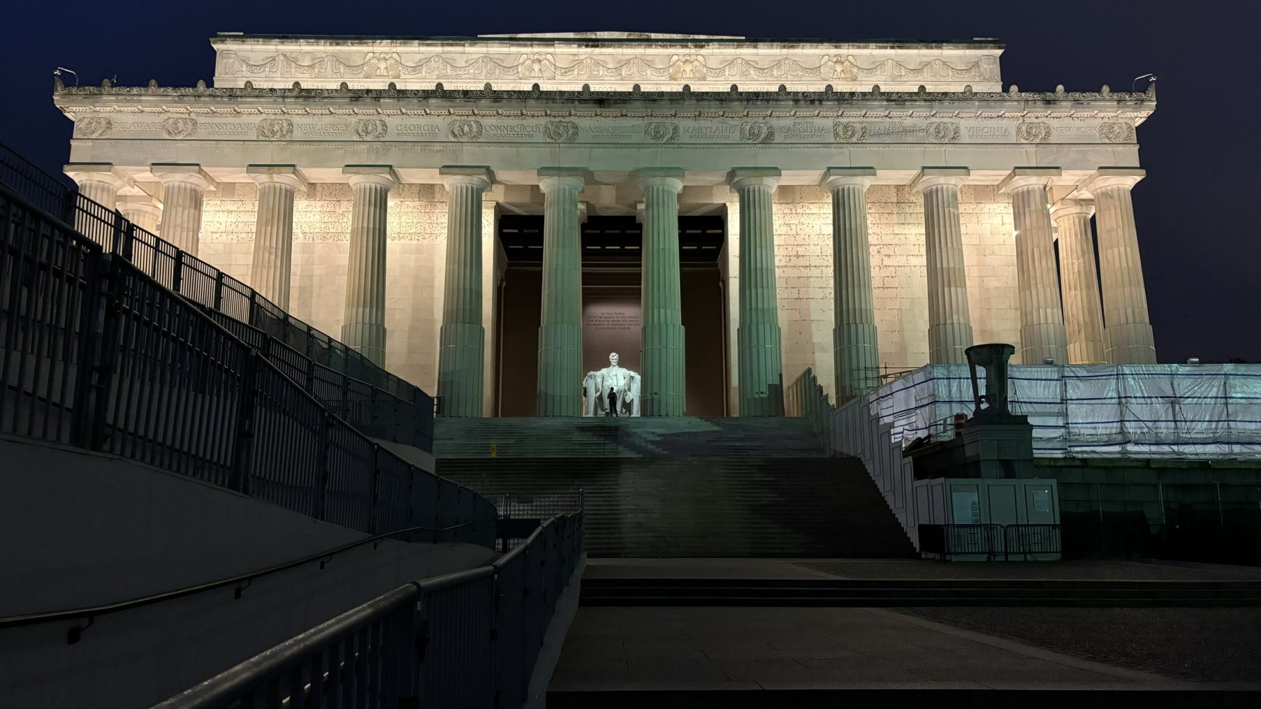 Lincoln Memorial exterior at night